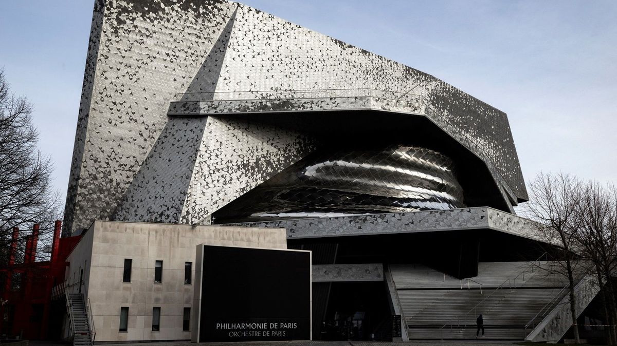 Bitky a dýmovnice. Koncert izraelské filharmonie v Paříži přerušili propalestinští aktivisté